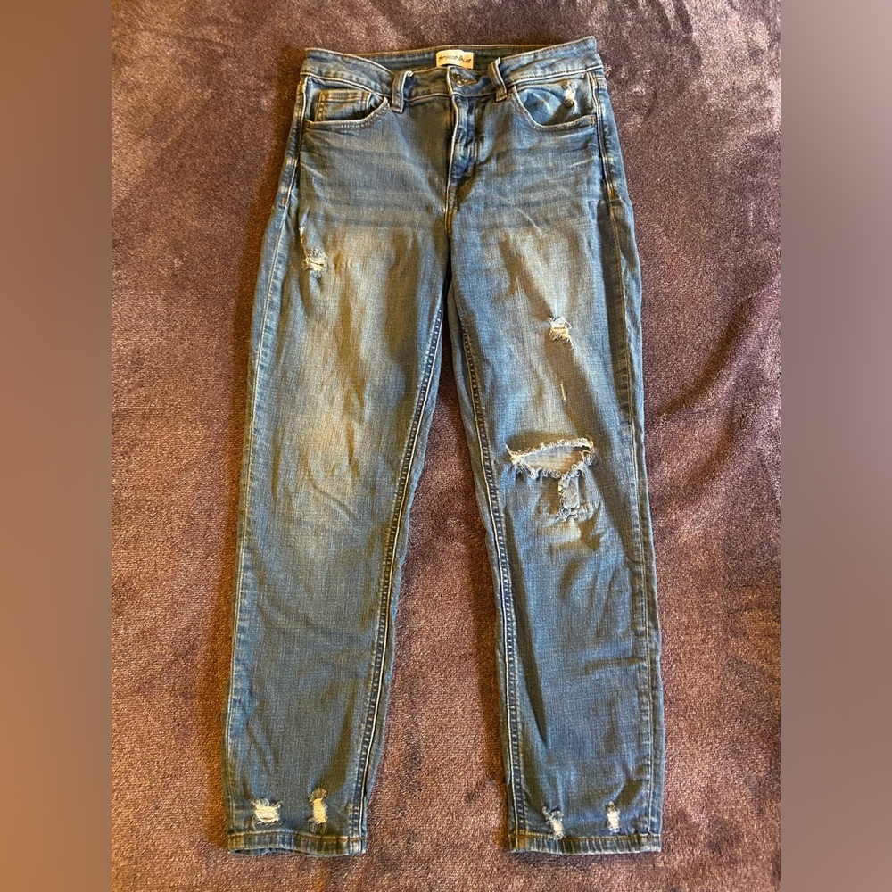 💥 Distressed Studio Blue Jeans 👖 UGC